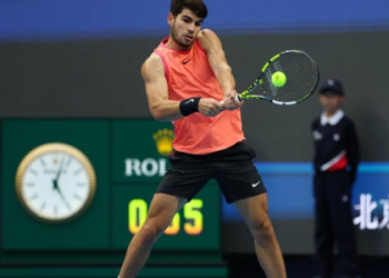 Carlos Alcaraz vs Daniil Medvedev Prediction: Who Will Prevail in 2024 China Open Semifinal?