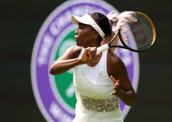 did venus or serena win wimbledon first