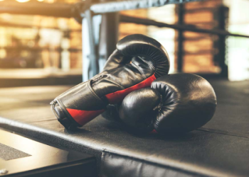 What Size MMA Gloves Oz Should You Use for Sparring and Competition?