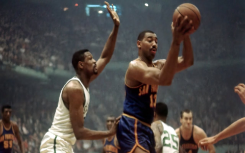 Michael Jordan vs Wilt Chamberlain: Who Has the Highest Vertical in NBA?