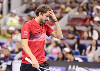 Zverev vs Medvedev: Who Will Triumph in the 2024 Australian Open Semifinals?