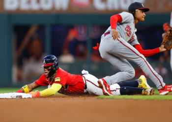 What mascot is the Braves, and how did it become the teams symbol for their fans?