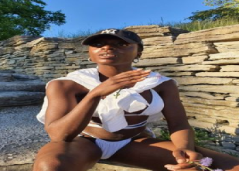 What makes the new york white hat so popular? Understand the trend and find your perfect style.