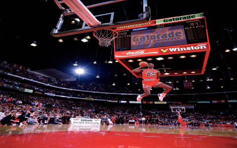 Remember basketball player Penny Hardaways best moments? Watch his incredible highlights and passes again.