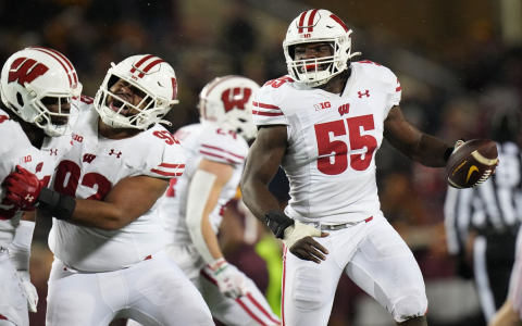 Who is starting for UW football? Check the easy washington huskies depth chart 2023 guide.