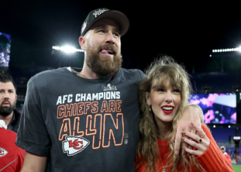 Watching the Packers Sunday game later? Travel light to the course with a minimalist golf bag now.